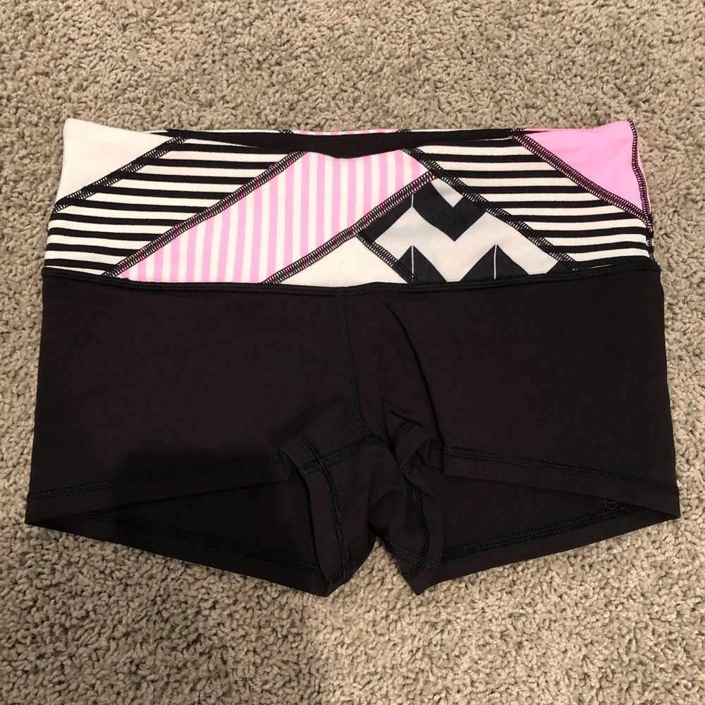Lululemon Wunder Under Shorts - Size 6